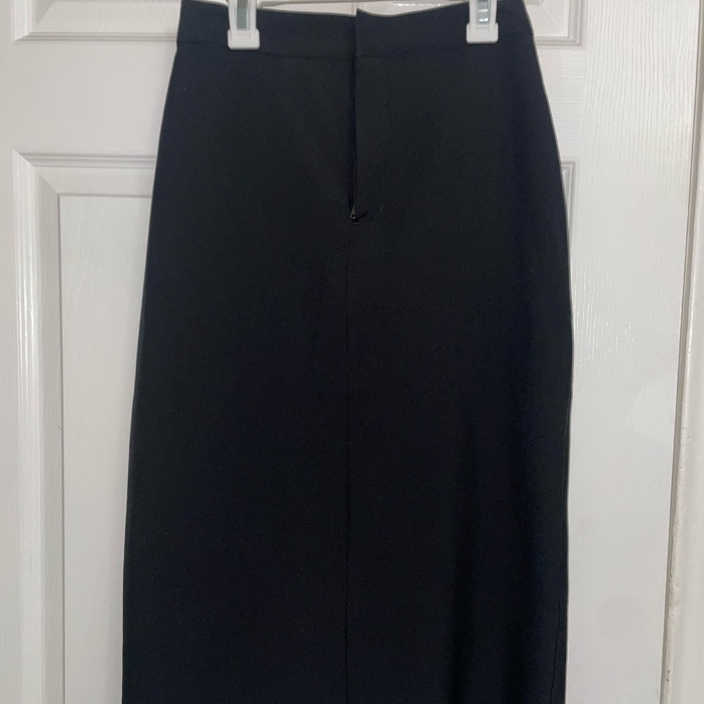 Black Banana Republic midi length pencil skirt.